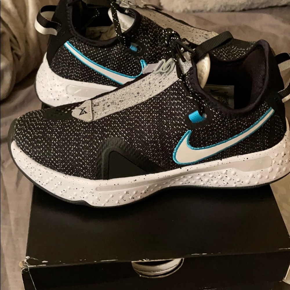 Nike pg 4 gs size 4.5